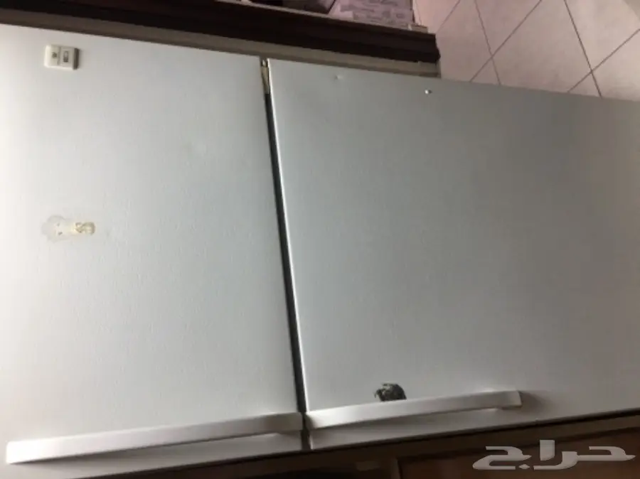 ثلاجة كبيرة للبيع بحالة جيدة جدا 
