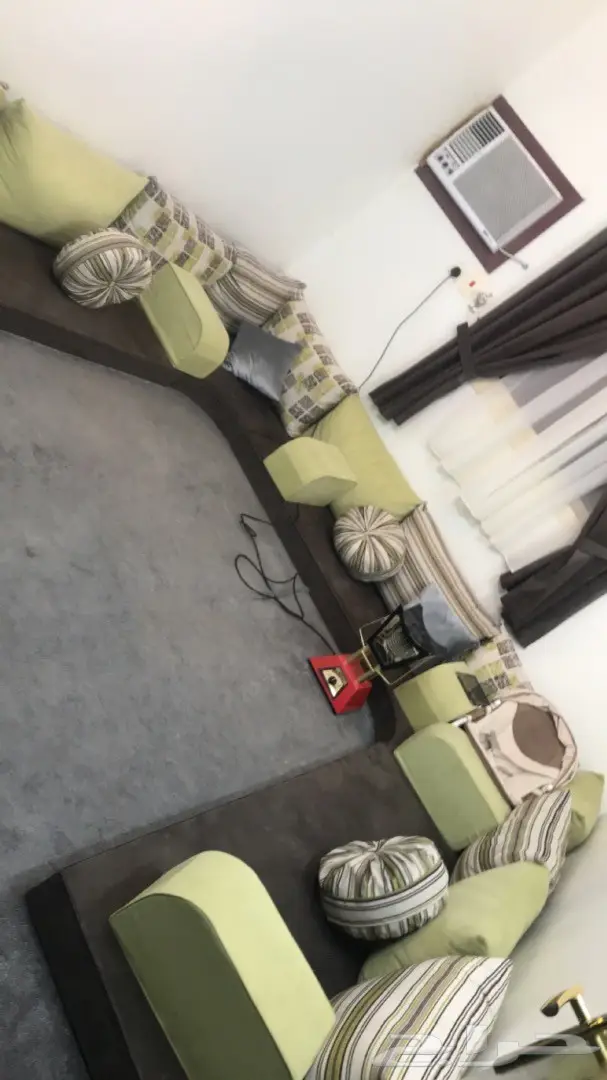 جلسة أرضيه للبيع بجميع مستلزماتها