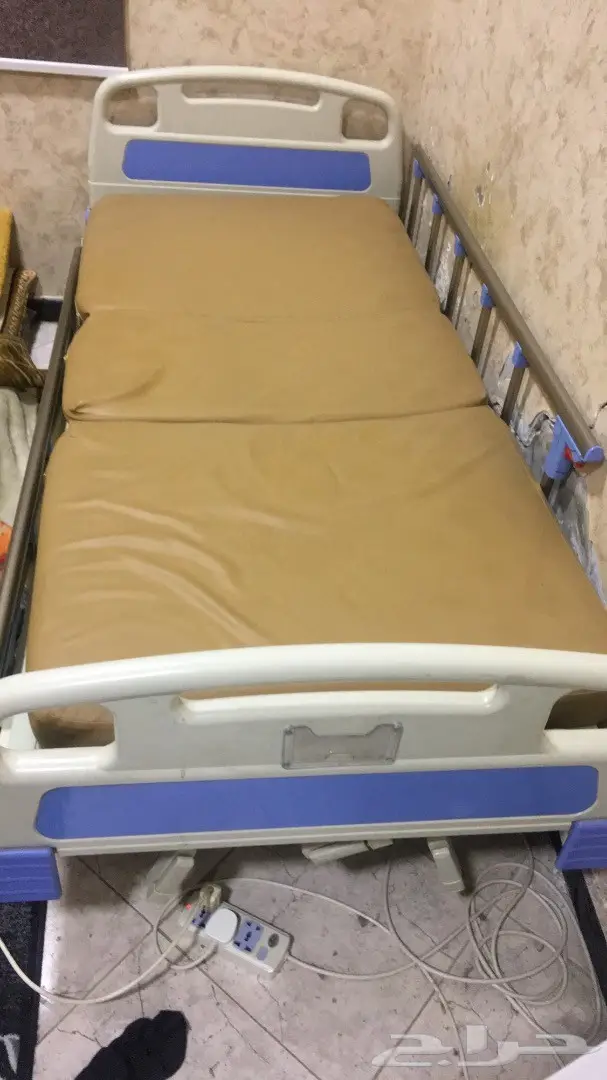 سرير طبي يدوي