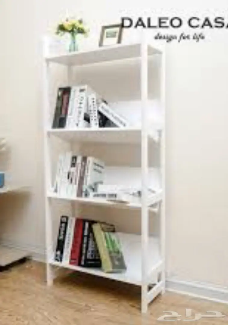 مكتبة أو دولاب 