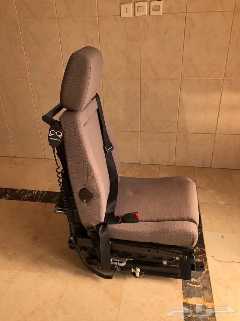 كرسي كهربائي متحرك للسيارات