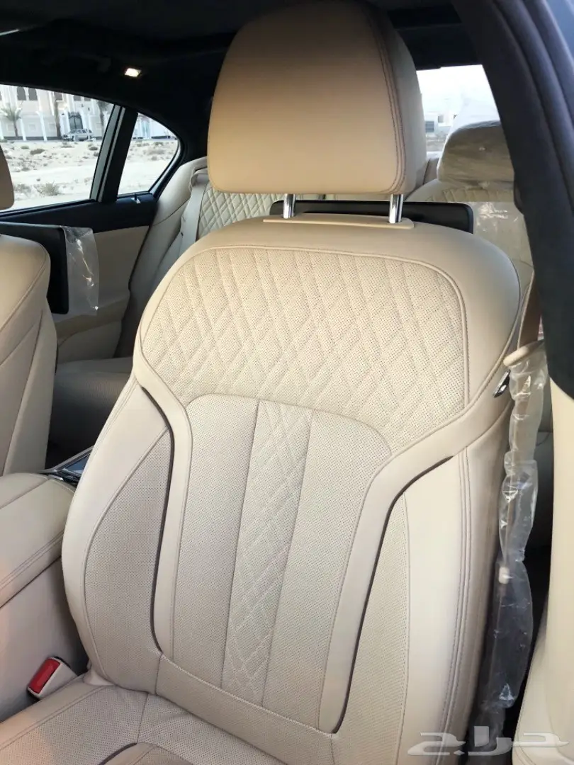 للبيع BMW 740 M sport موديل 2016 (image 13)