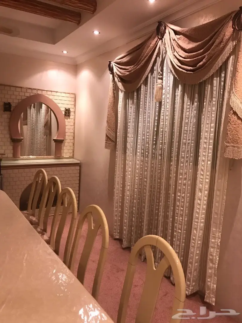 للبيع طاولة طعام 12 شخص (image 1)