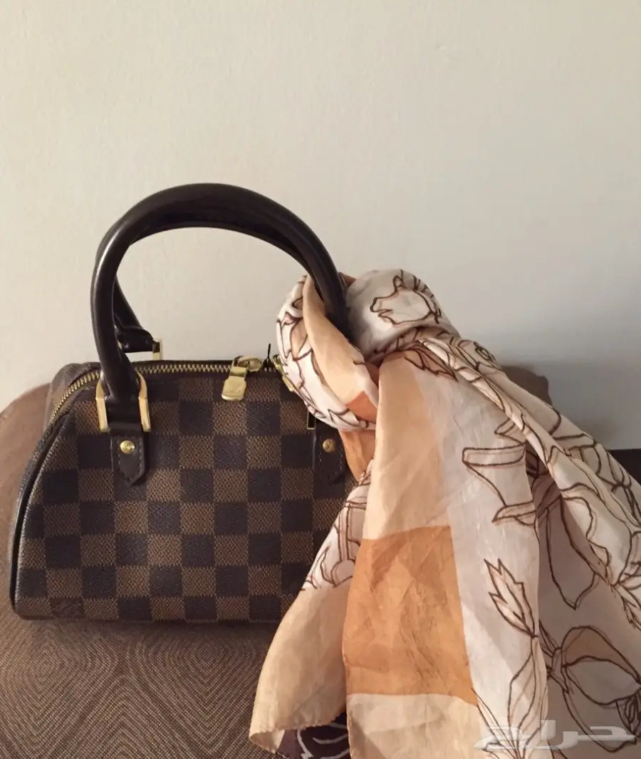 شنطة يد ماركة اصلية مستعملة بحالة ممتازة