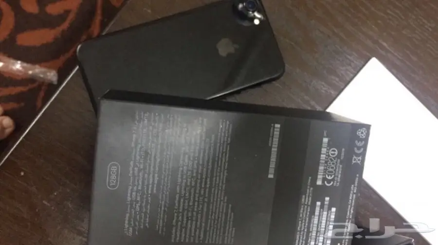 ايفون 7 اسود لماع 128 قيقا  (image 2)