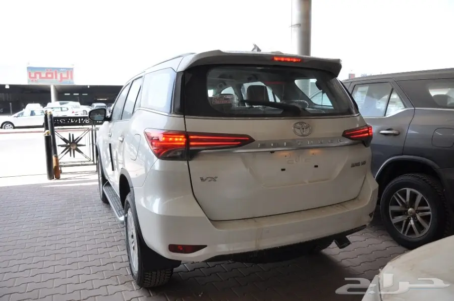 فورتشنر VX3 سعودي 6 سلندر 2018 فل كامل 143000 (image 8)