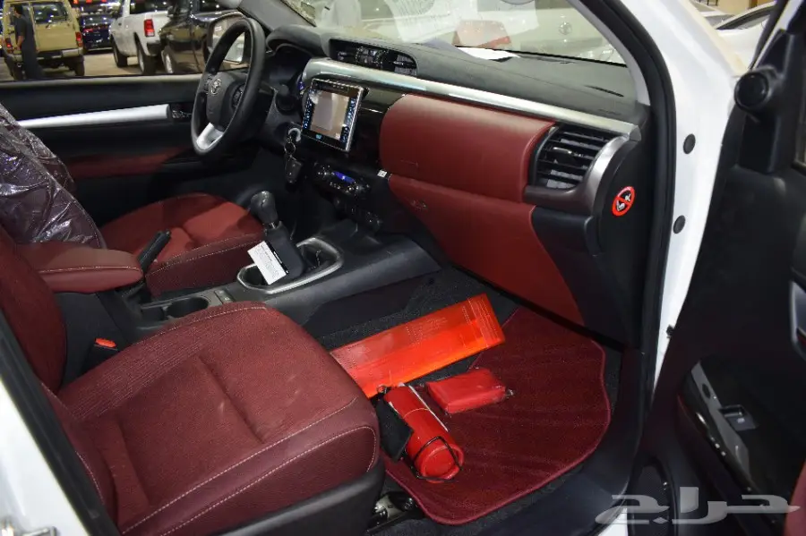 تويوتا هايلوكس غمارتين دبل بريمي 2017 (image 21)