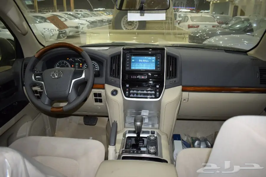 تويوتا لاندكروزر 2018 GXR1 V6 سعودي (image 11)