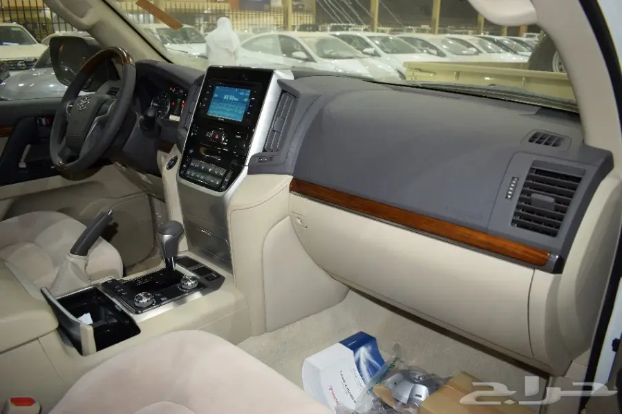 تويوتا لاندكروزر 2018 GXR1 V6 سعودي (image 17)