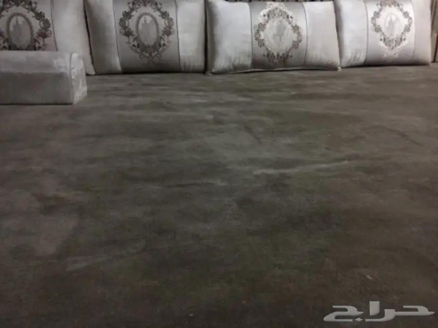 مساند وفرشه للبيع استخدام قليل مثل الجديد (image 1)