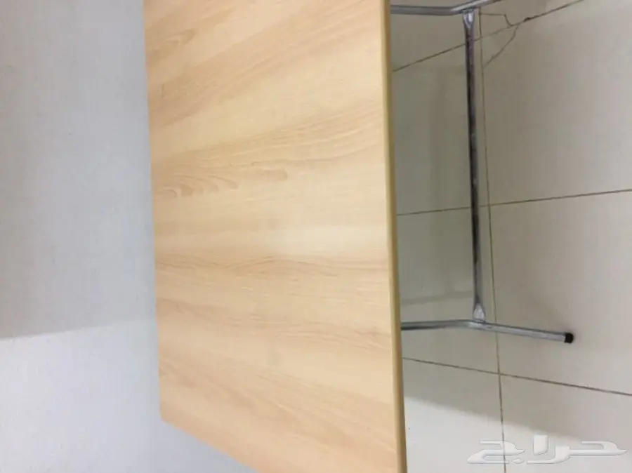 طاولة طعام كبيرة 