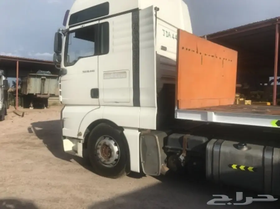 تريلا مان مع سطحتها للبيع 