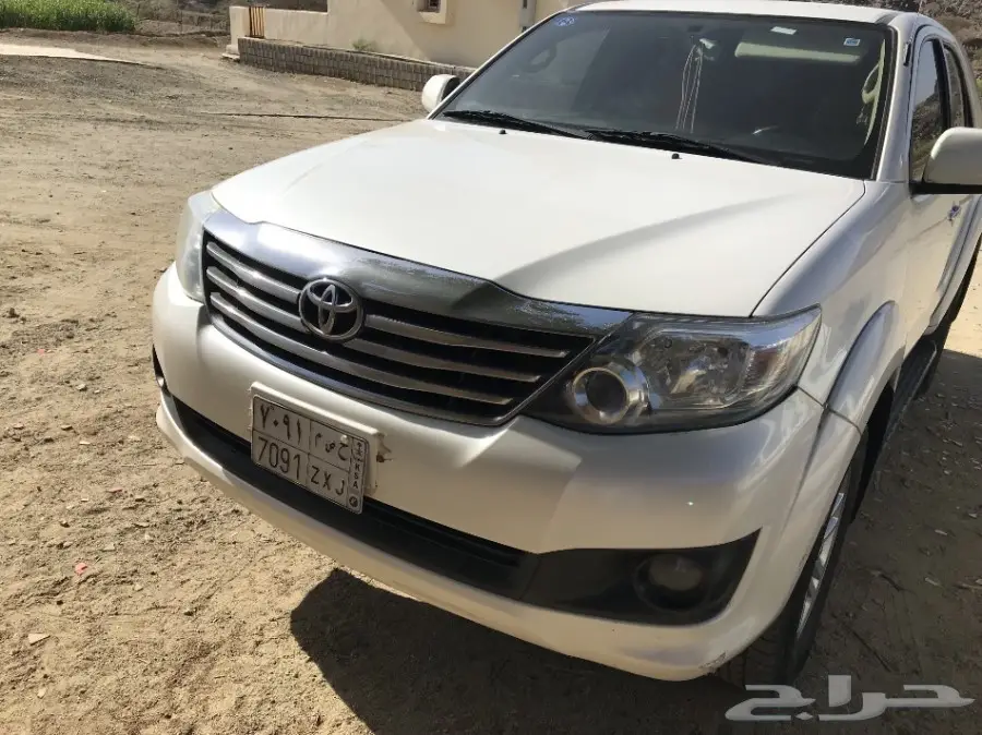 فورتشنر 2015 لتقبيل مقابل بسيط 