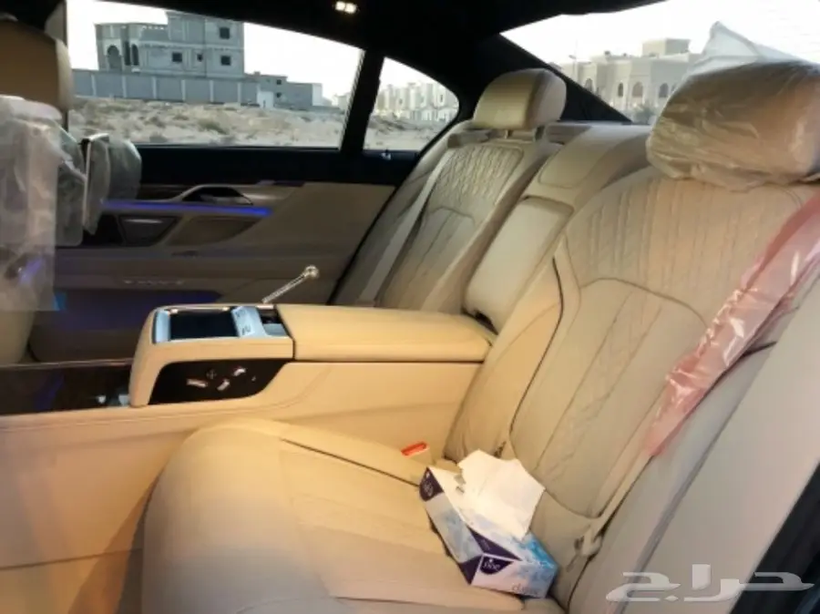 للبيع BMW 740 M sport موديل 2016 (image 2)