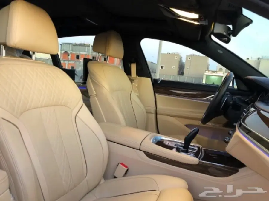 للبيع BMW 740 M sport موديل 2016 (image 7)