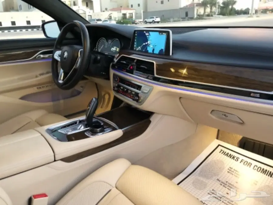 للبيع BMW 740 M sport موديل 2016 (image 9)