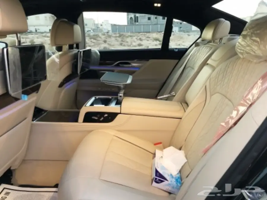 للبيع BMW 740 M sport موديل 2016 (image 11)