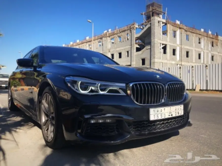 للبيع BMW 740 M sport موديل 2016 (image 17)