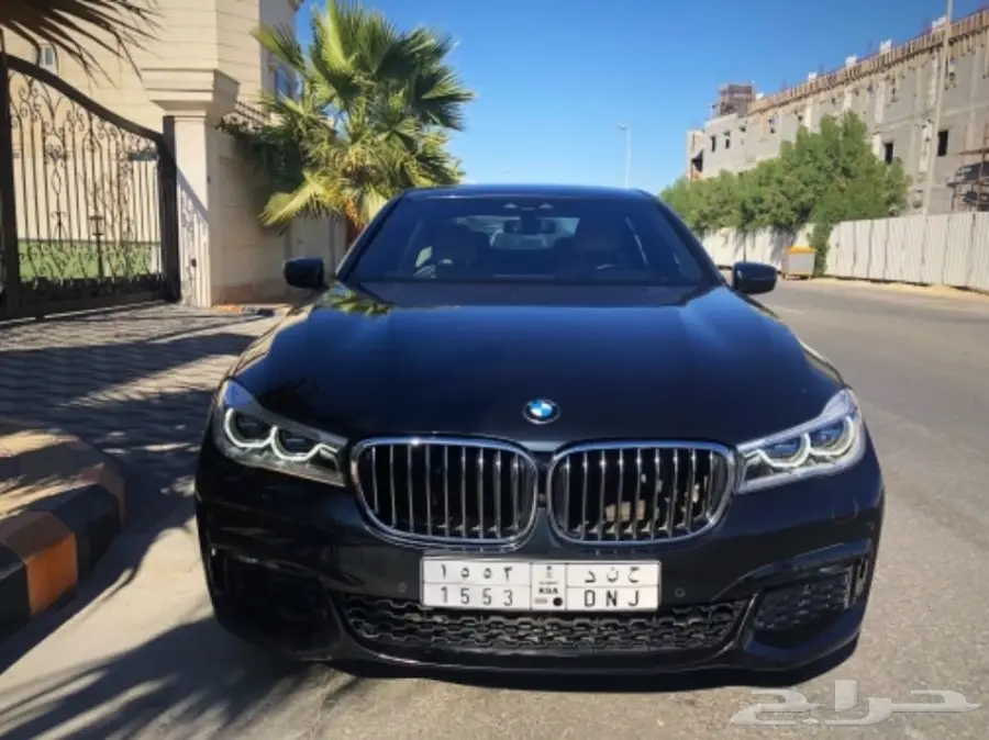 للبيع BMW 740 M sport موديل 2016 (image 18)