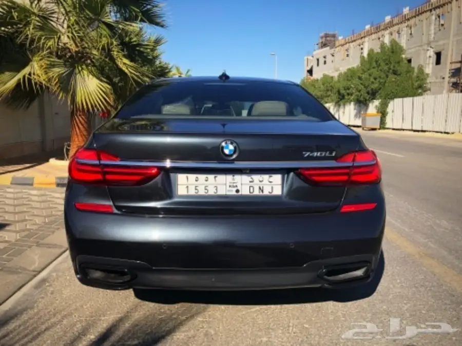 للبيع BMW 740 M sport موديل 2016 (image 22)