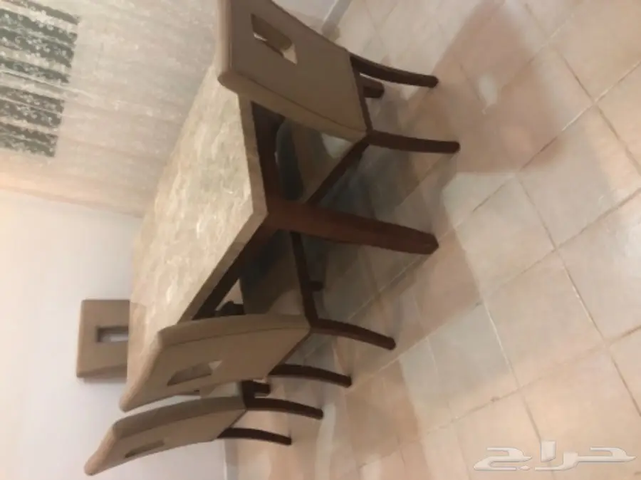 طاوله طعام رخام وخشب شبه جديده