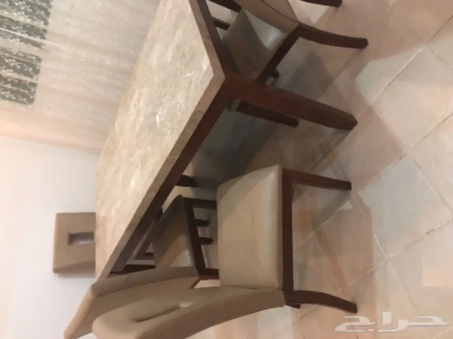 طاوله طعام رخام وخشب شبه جديده (image 1)