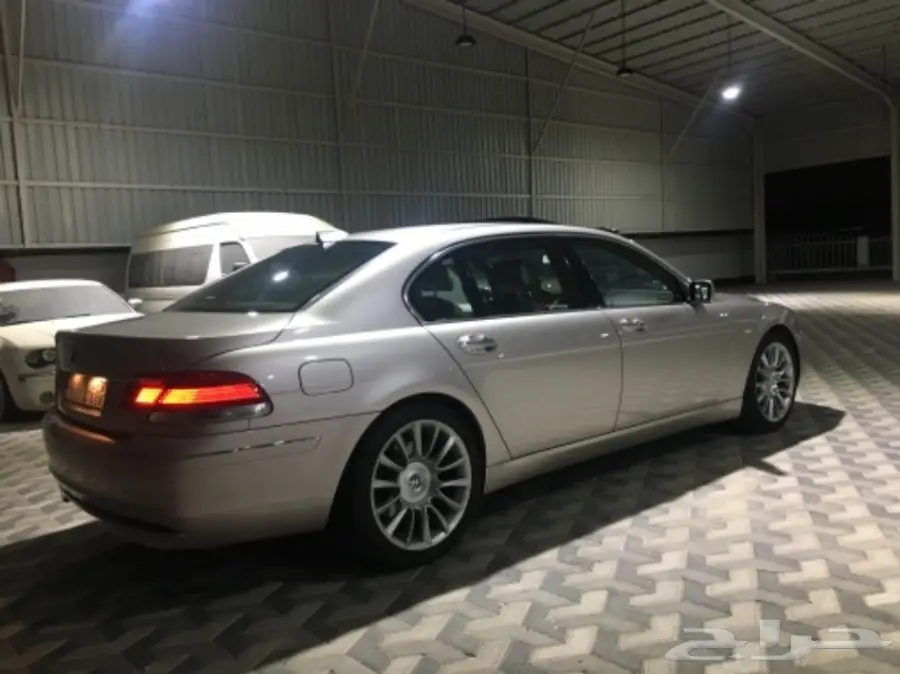 BMW 2007 740IL (image 8)
