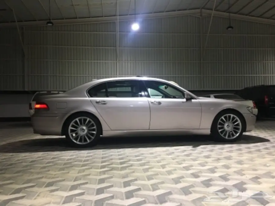BMW 2007 740IL (image 9)
