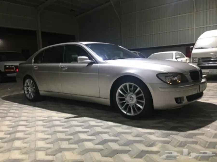 BMW 2007 740IL (image 10)