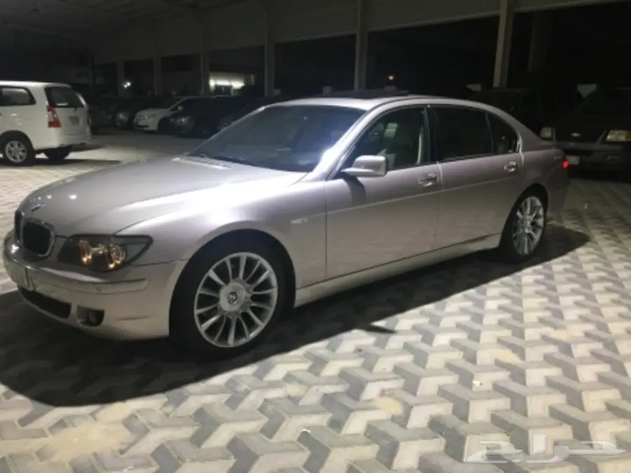 BMW 2007 740IL (image 11)