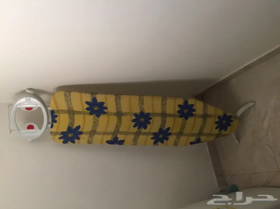 طاولة و كومدينو  مستعمل للبيع 