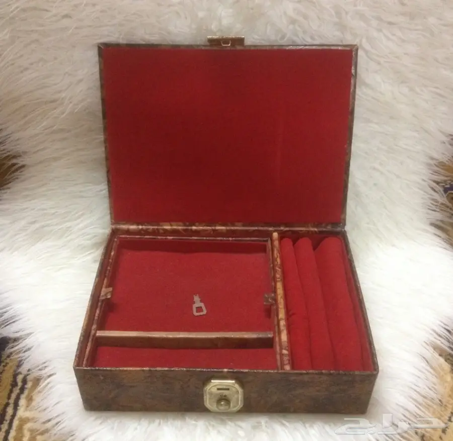 علبة مجوهرات مصرية فريدة - فرصة لا تُفوّت! (image 1)