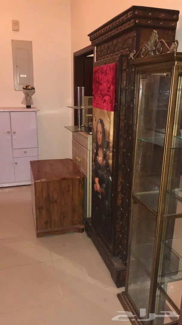 دواليب نعال و ملابس و عبايات للبيع 