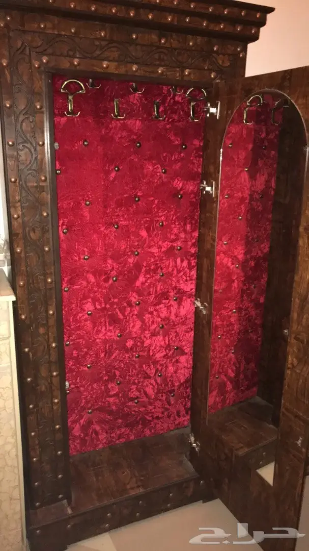 دواليب نعال و ملابس و عبايات للبيع  (image 2)