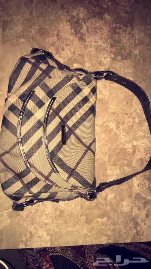 شنطه بيربيري وجزمه نايك نسائيه