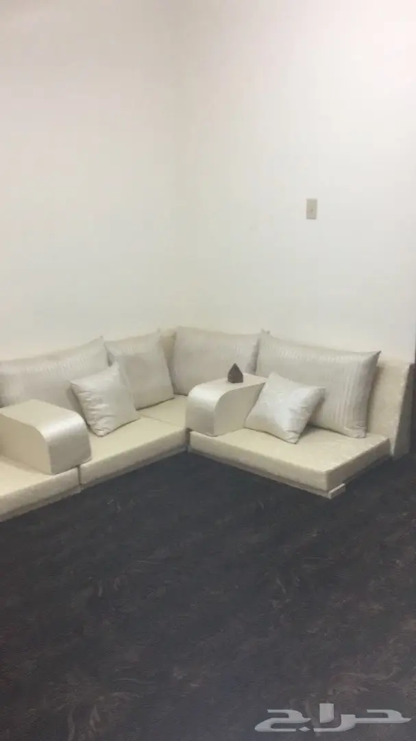 جلسة ارضية جديدة - فرشاة و ستارة مرفقة!} (image 1)