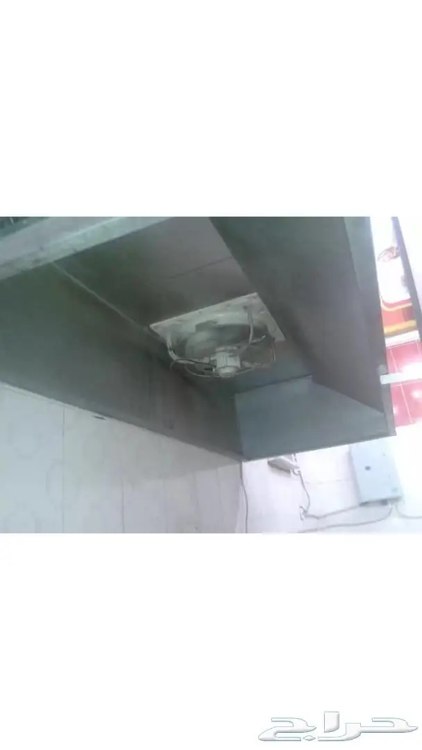 ثلاجات وغازات واله شاورما للبيع 