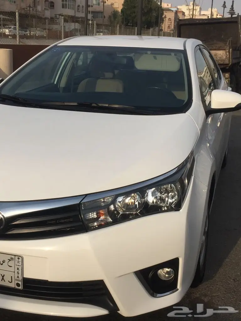 للبيع كورولا 2015 نظيفة جدا (image 5)