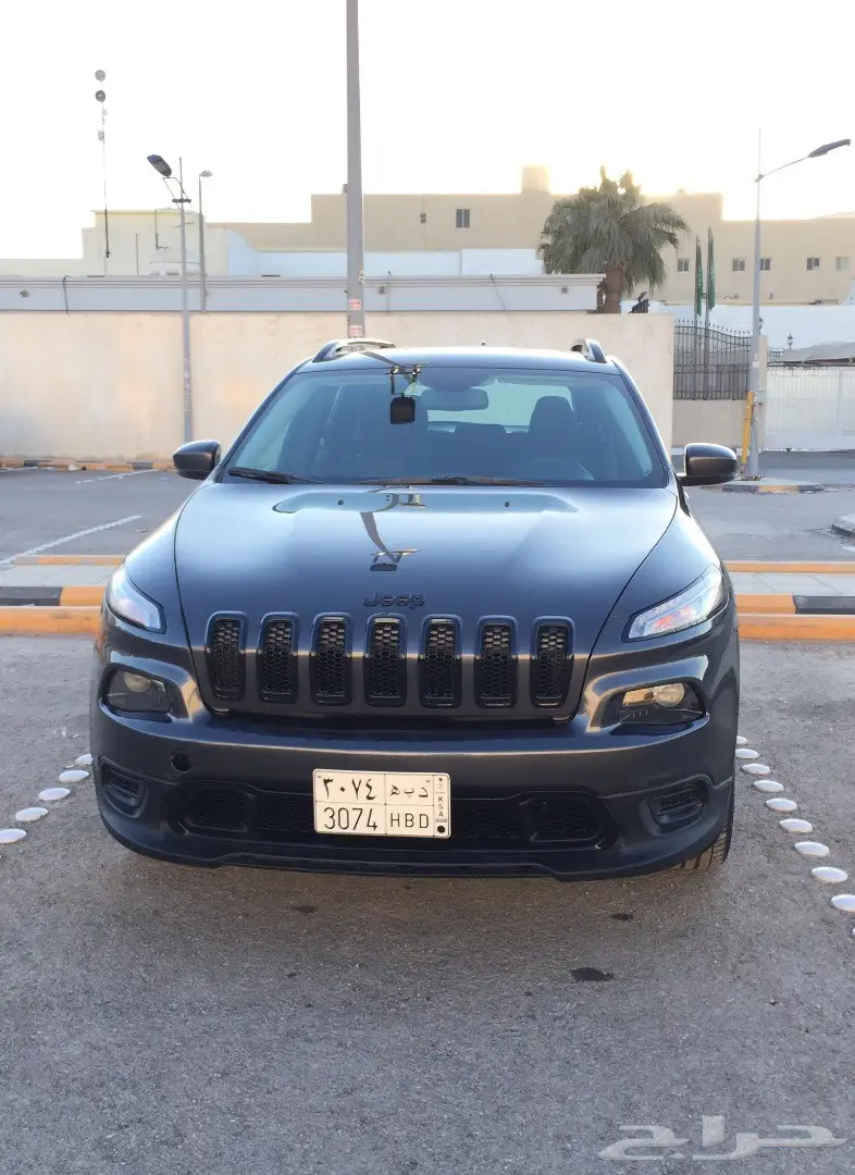 جيب شيروكي 2016 ماشي 4 آلاف  (image 8)