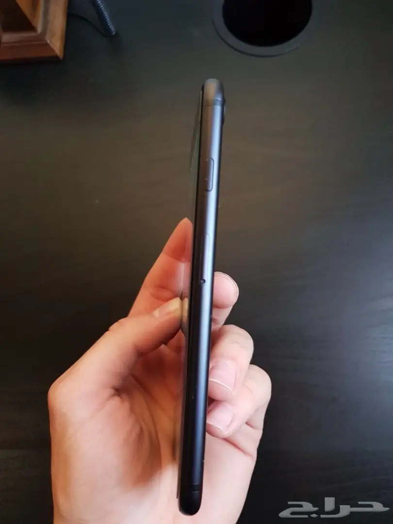 ايفون 7 اسود 128gb  بكامل اغراضه (image 1)