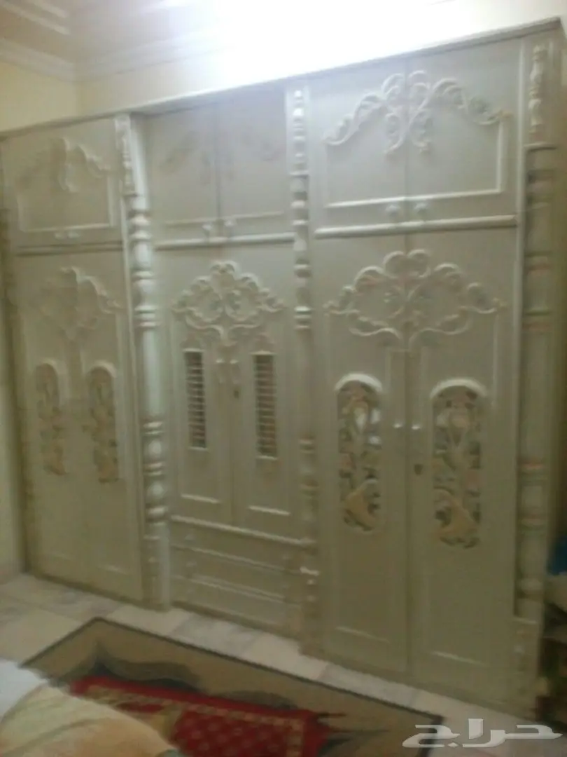 فرصة لا تُفوَّت: مكتب من الطراز الممتاز وغرفة نوم خشبية فريدة (image 1)