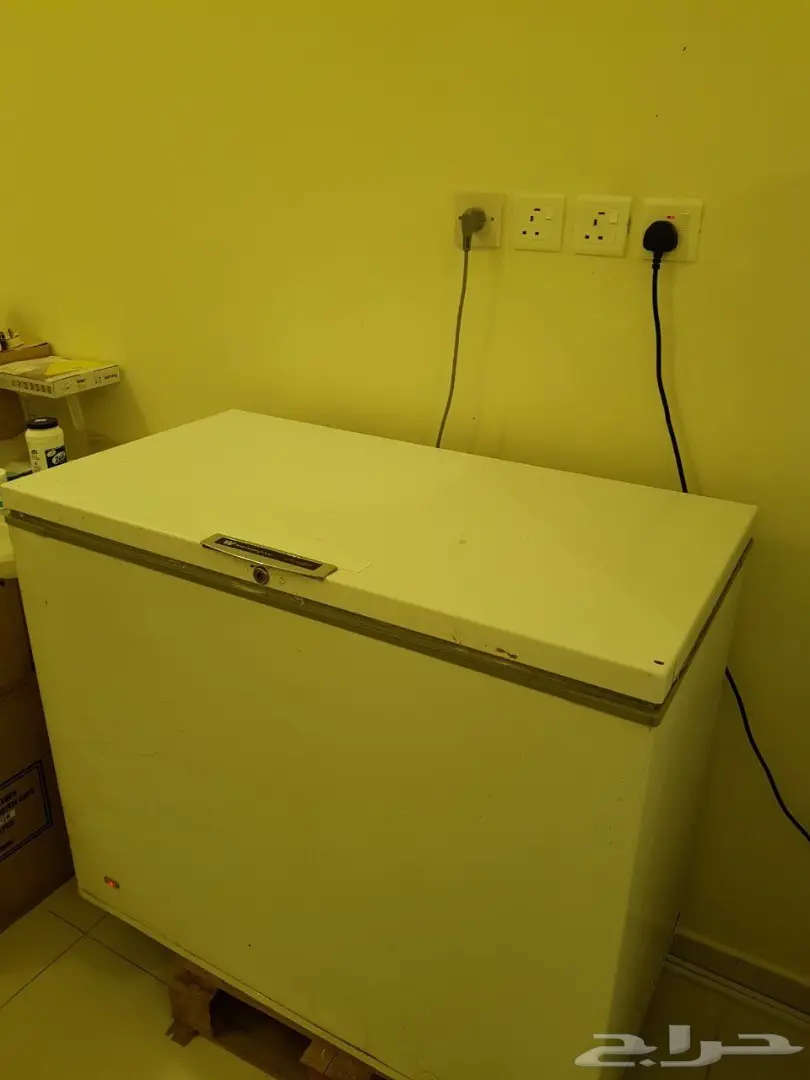 كاشير _ كونتر خشبي - ثلاجة عرض - فريزر (image 1)