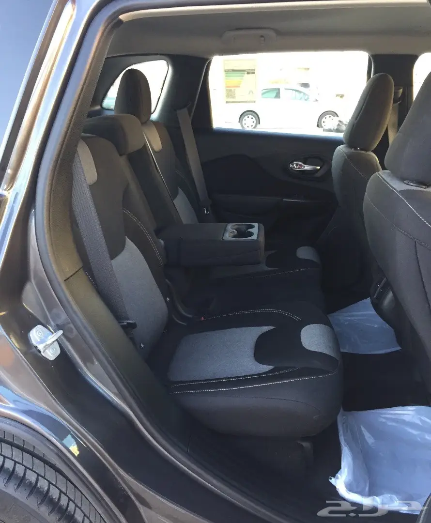 جيب شيروكي 2016 ماشي 4 آلاف  (image 24)