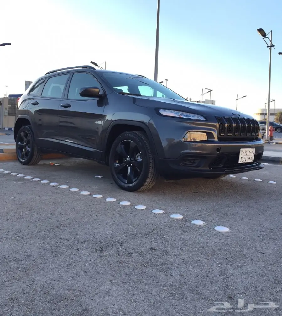 جيب شيروكي 2016 ماشي 4 آلاف  (image 3)