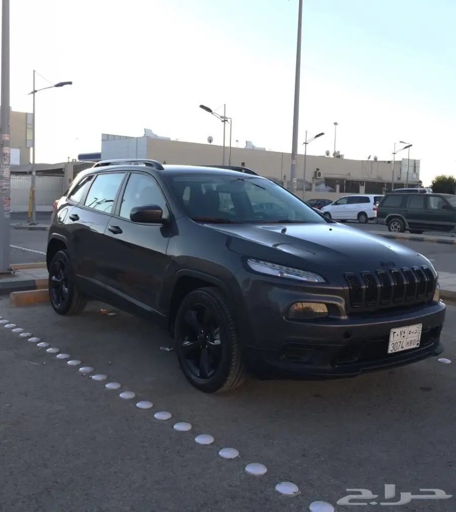 جيب شيروكي 2016 ماشي 4 آلاف  (image 11)