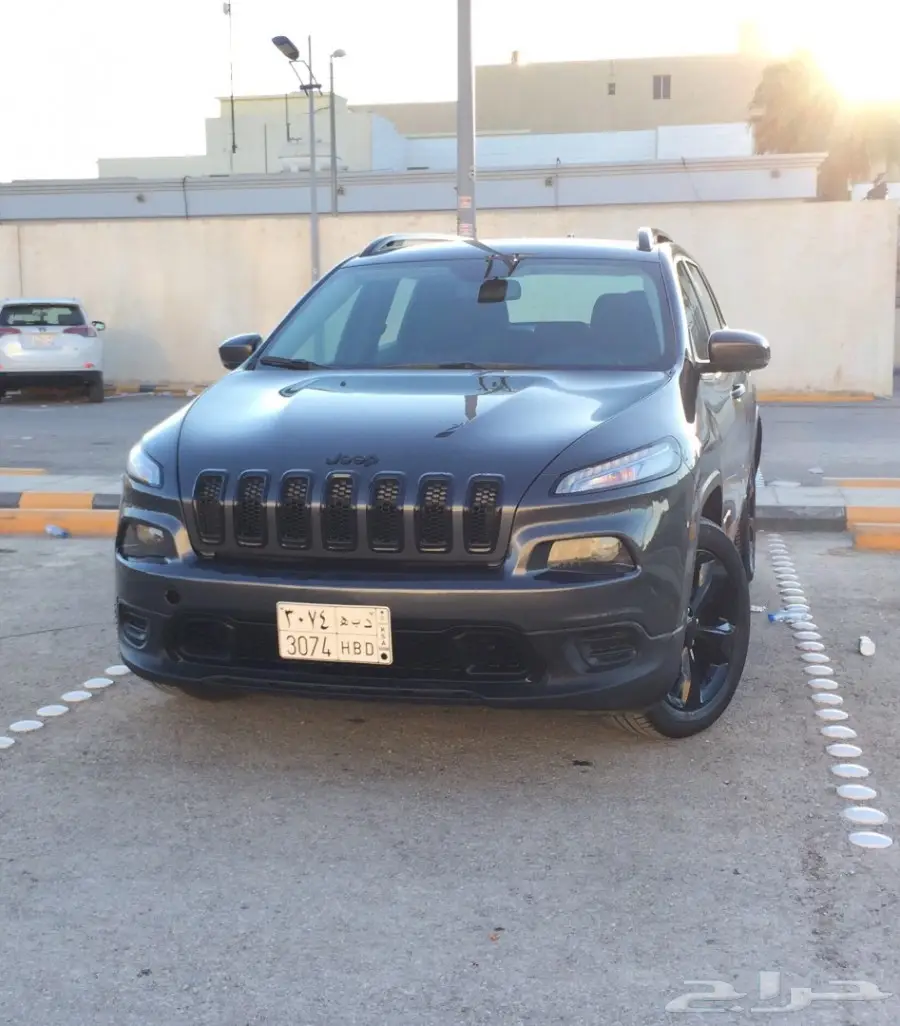 جيب شيروكي 2016 ماشي 4 آلاف  (image 2)