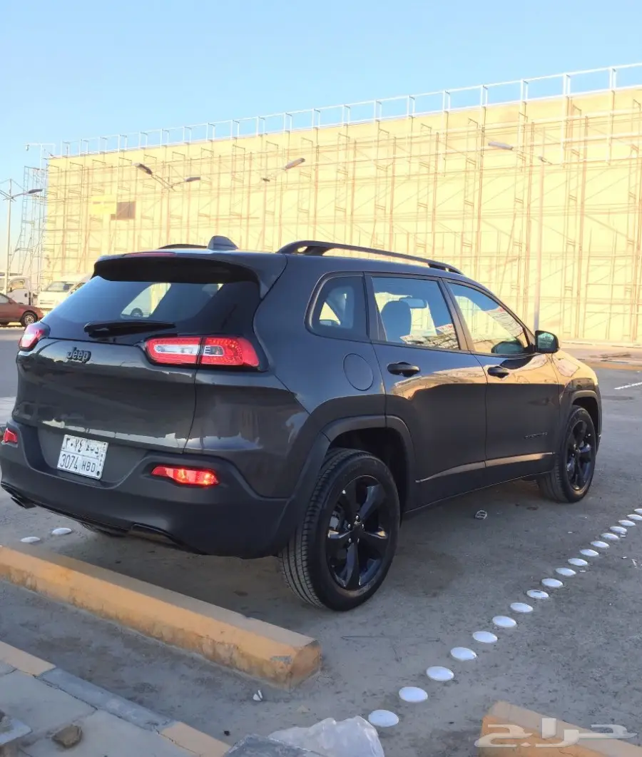 جيب شيروكي 2016 ماشي 4 آلاف  (image 16)