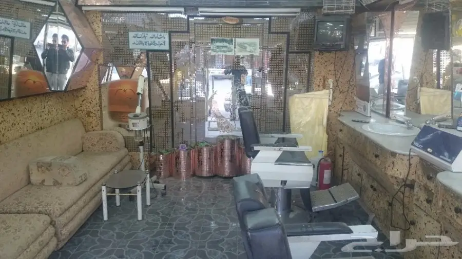 محل حلاقة للبيع (أثاث)