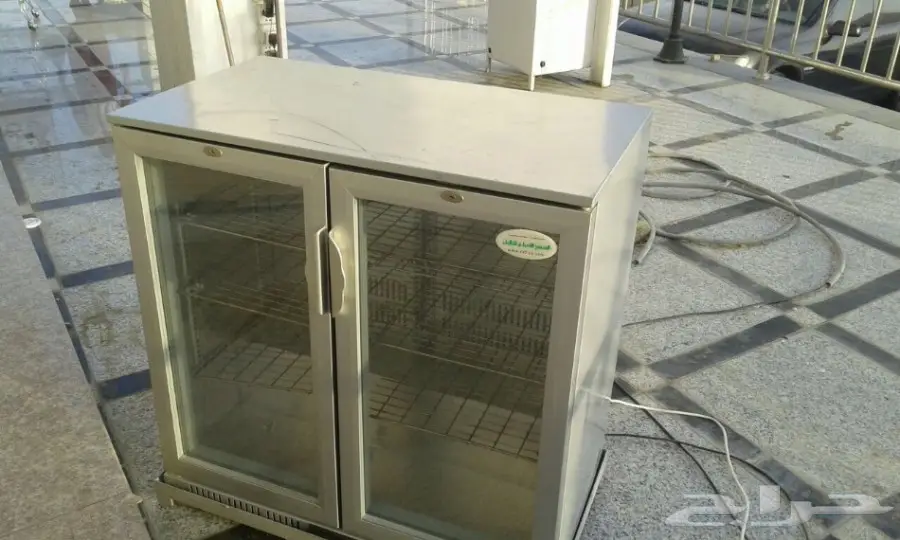 ثلاجه عرض للبيع