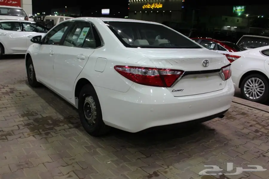 تويوتا كامري 2017 GL بريمي - بحالة ممتازة! (image 5)